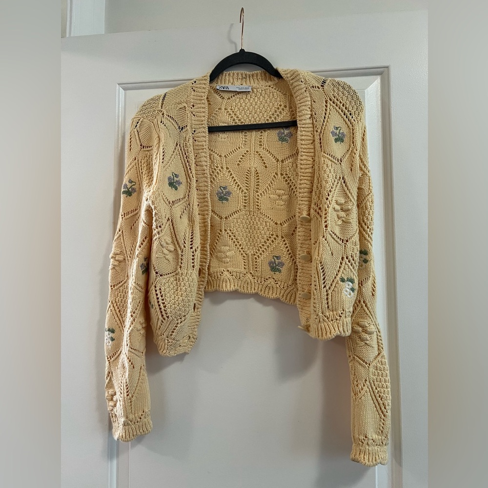 Beautiful Yellow Knit Cardigan from Zara with embroidered flowers